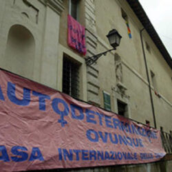 Striscione in Via della Lungara 19 - 2004