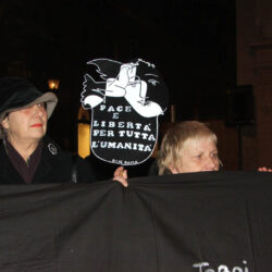 Manifestazione per la liberazione di Giuliana Sgrena e Florence Aubenais - 12/02/2005 Johanna Capra
