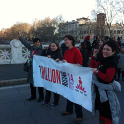 Flash mob One billion raising a Ponte Mazzini - 14/02/2013 Daria Squillante e Carmen Di Vito